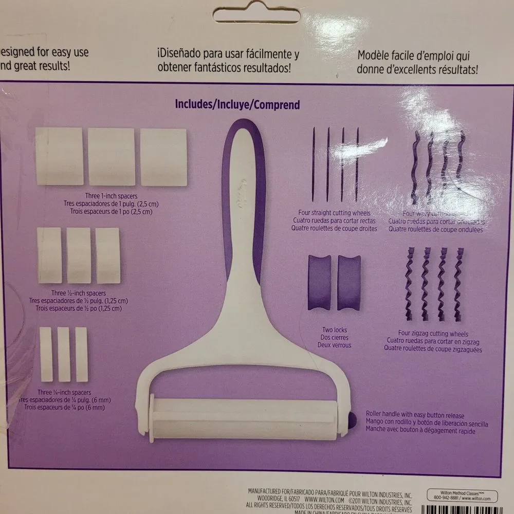 Wilton Fondant Ribbon Cutter Set with Bonus Storage‎ Case Cake Decorating